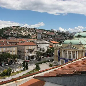 apartment-in-city-center-rijeka.primorje-gorskikotar.com/